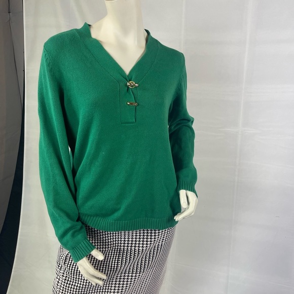 Retro Emerald Green Sweater with gold Clasp - Picture 3 of 5